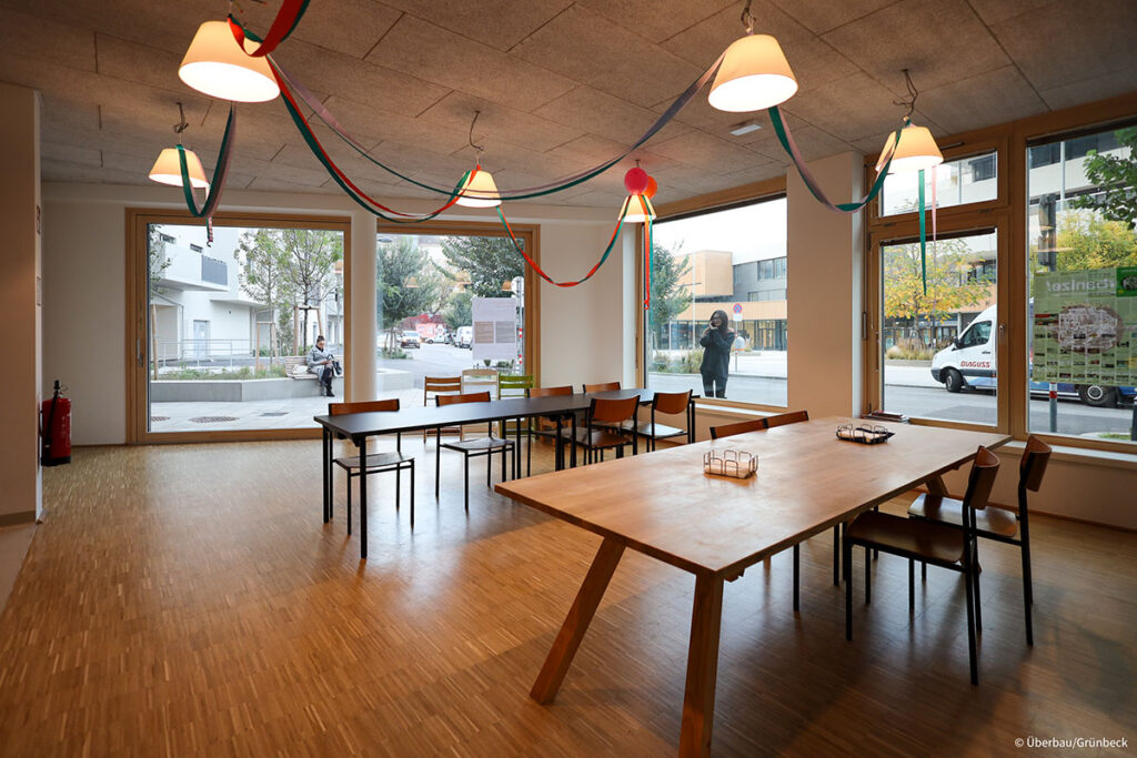 Tische in der Grätzlküche Foto (c) Überbau/Grunbeck